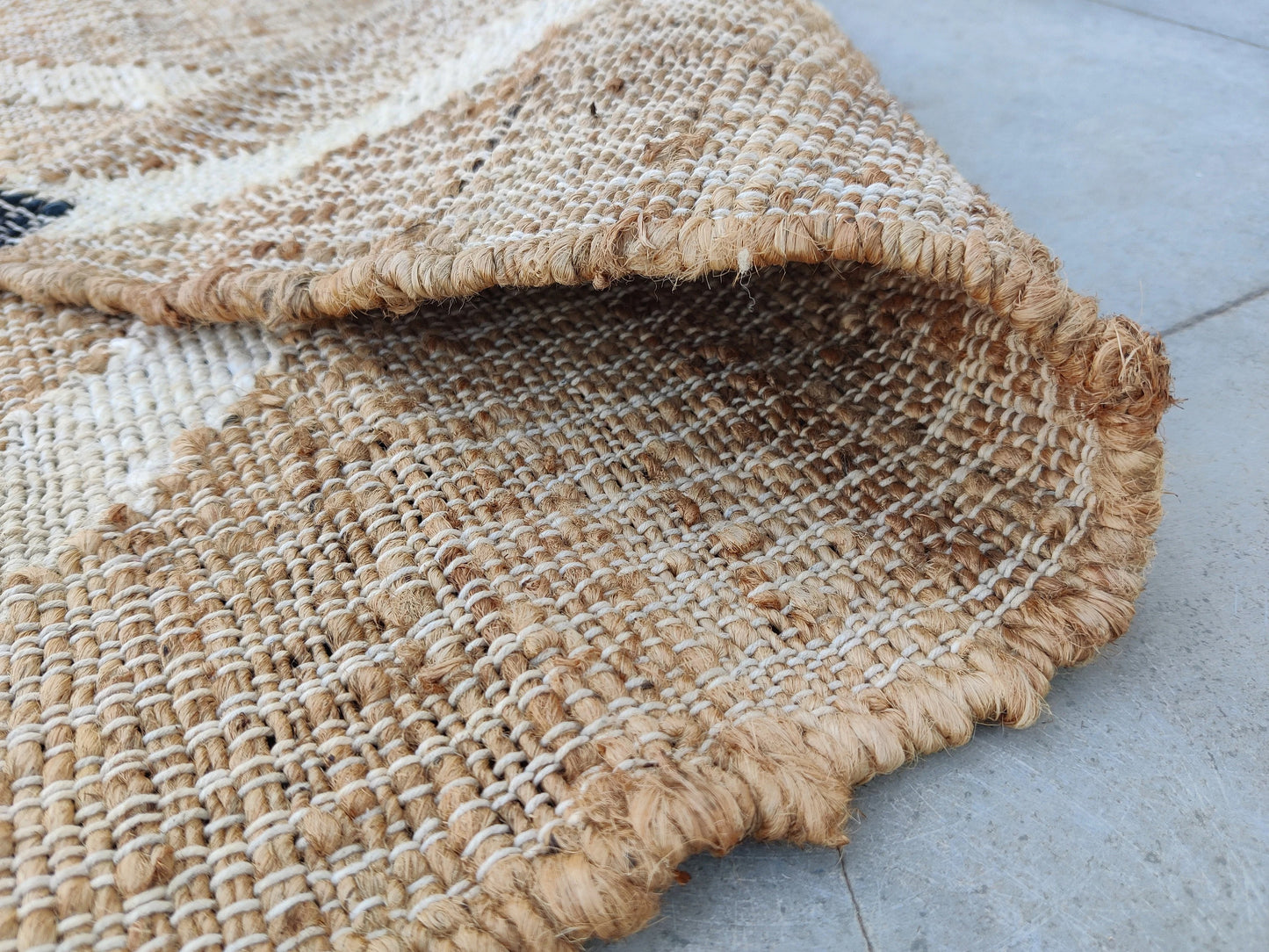 Diamond Trellis Cotton Jute Rug - Hand-Woven Natural Fiber Dhurrie