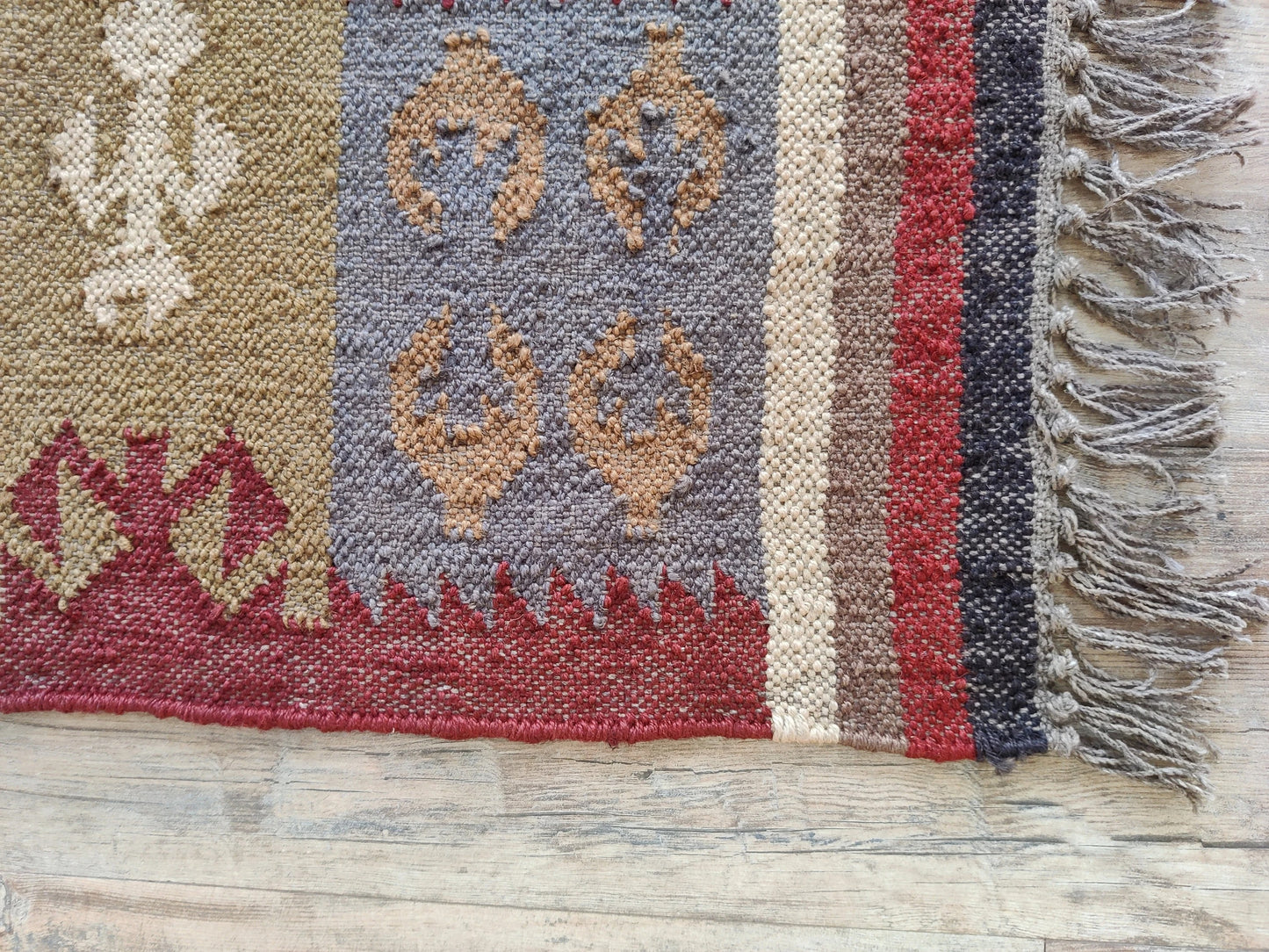 Veridian Column Bloom Reversible Artisan Area Rug
