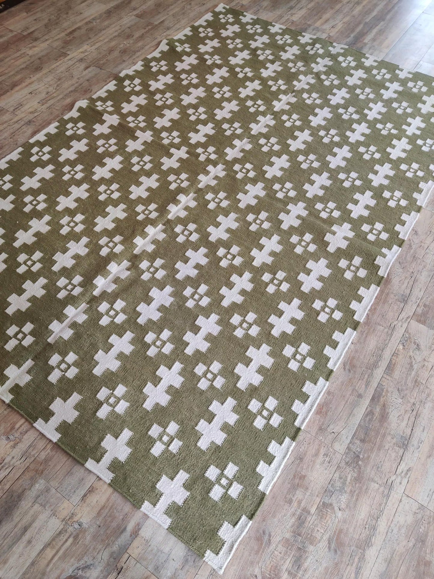 Olive Geometric Cross Handwoven Traditional Pattern Rug