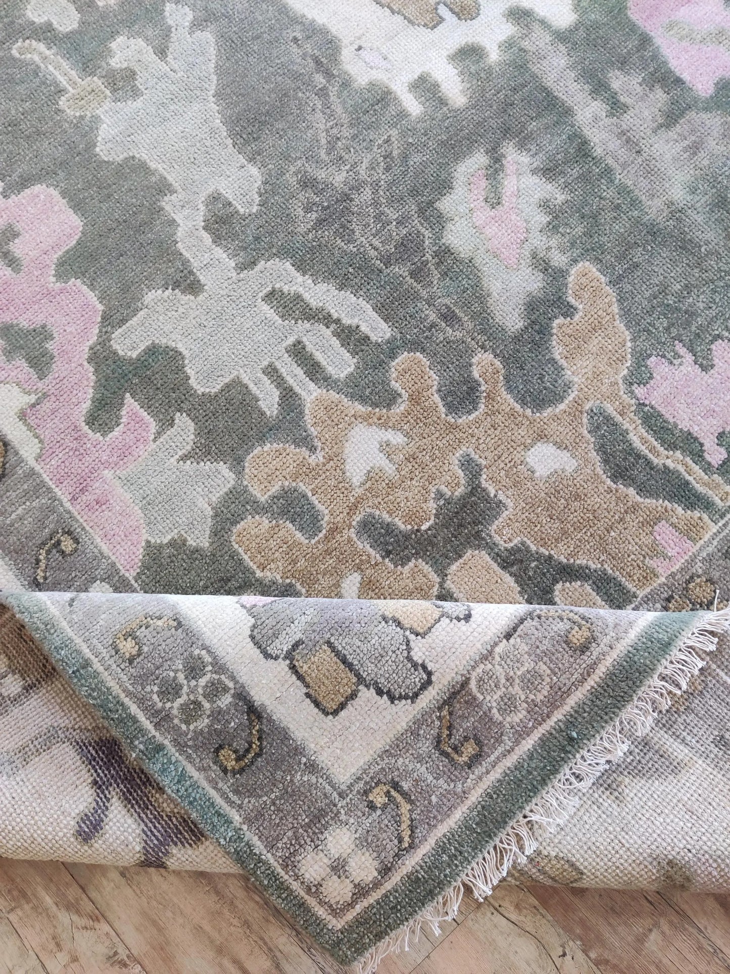 Orchid Mist Vintage-Style Modern Oushak Carpet