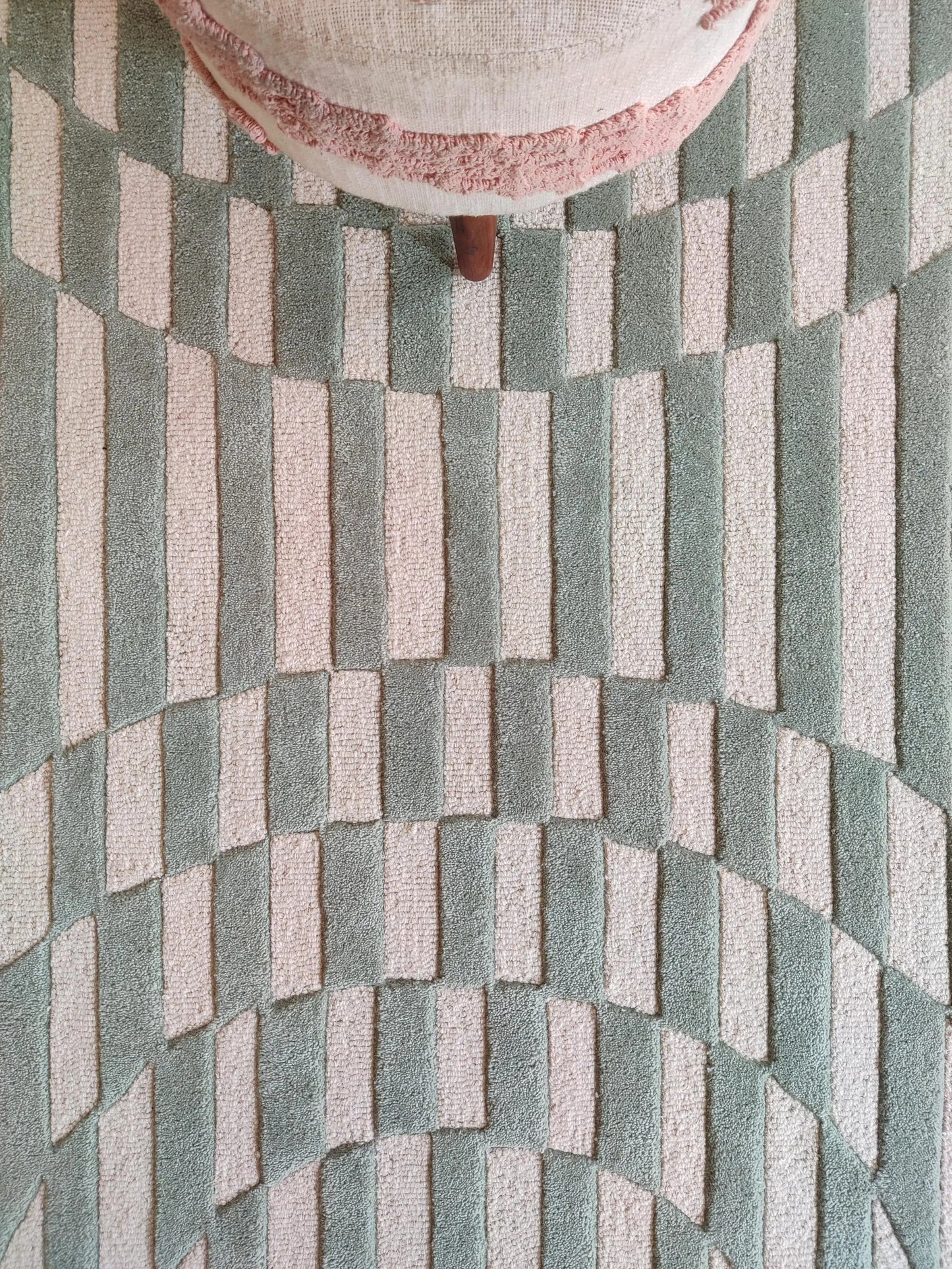 Ripple Sunburst Pattern Hand-Tufted Decorative Statement Rug for Bedroom