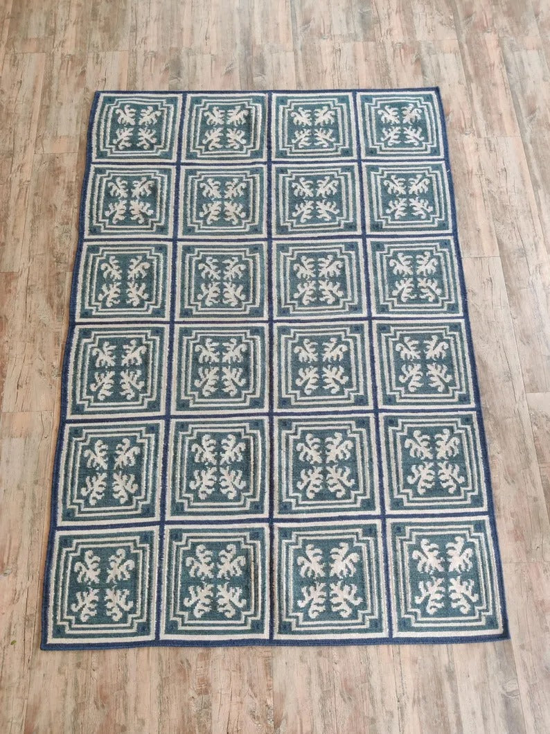 Teal Labyrinth Crest Classical Geometric Rug