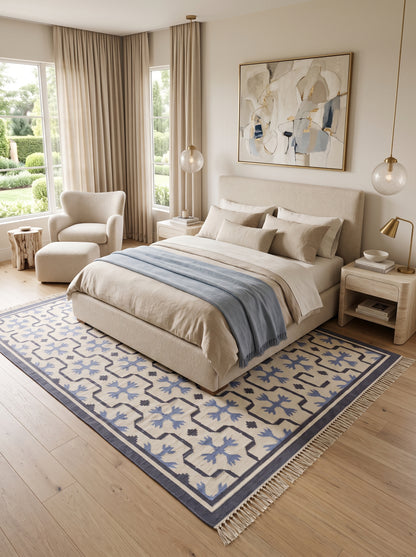 Periwinkle Lattice Crest Abstract Snowflake Motif Flatweave rug