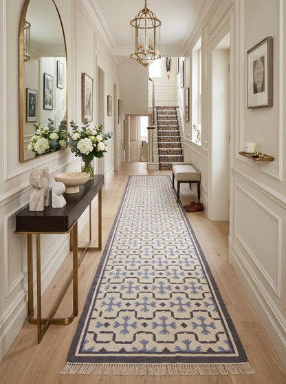 Periwinkle Lattice Crest Abstract Snowflake Motif Flatweave rug