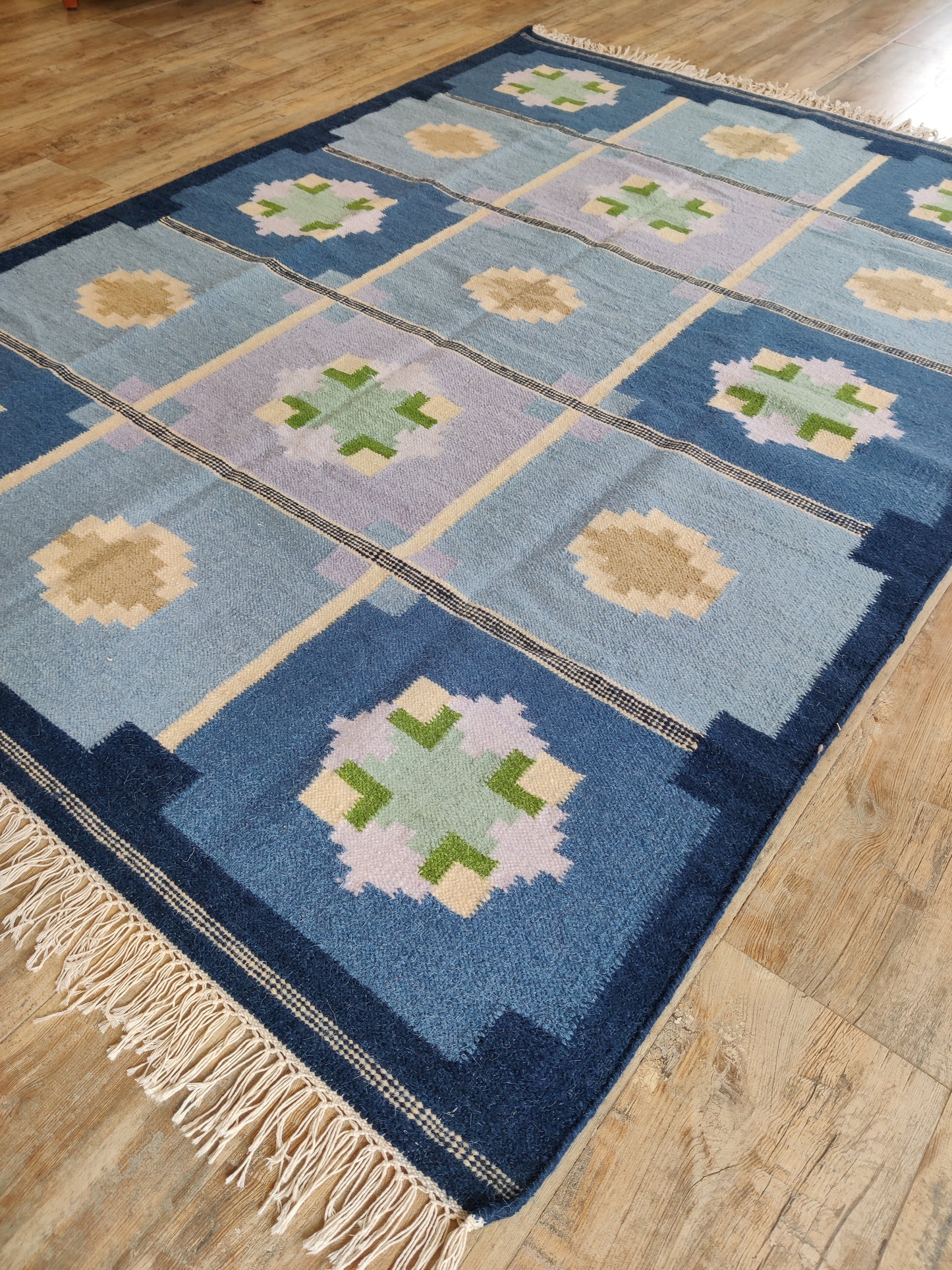 Nordic Medallion Pattern Wool Area Rug