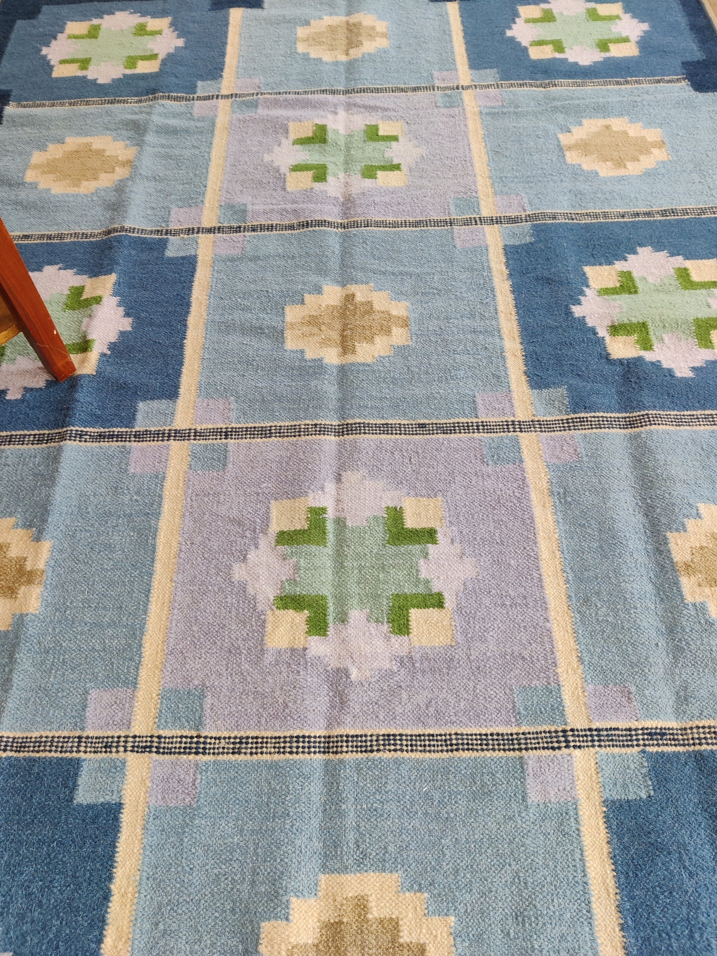 Nordic Medallion Pattern Wool Area Rug