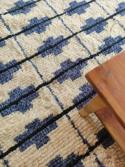 Blue and White Contemporary Cozy Hand Knotted Grid Pattern Moroccan Wool Shag Rug