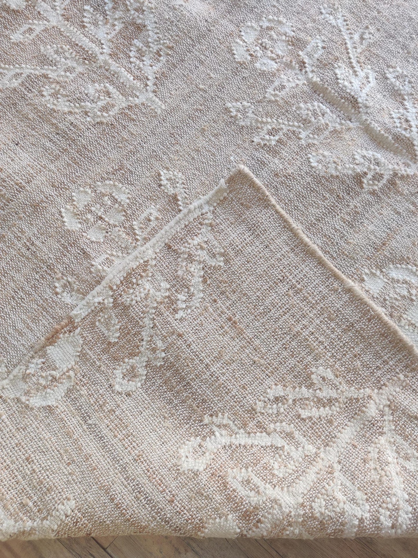 Handwoven Floral Medallion  Jute & Wool Rug