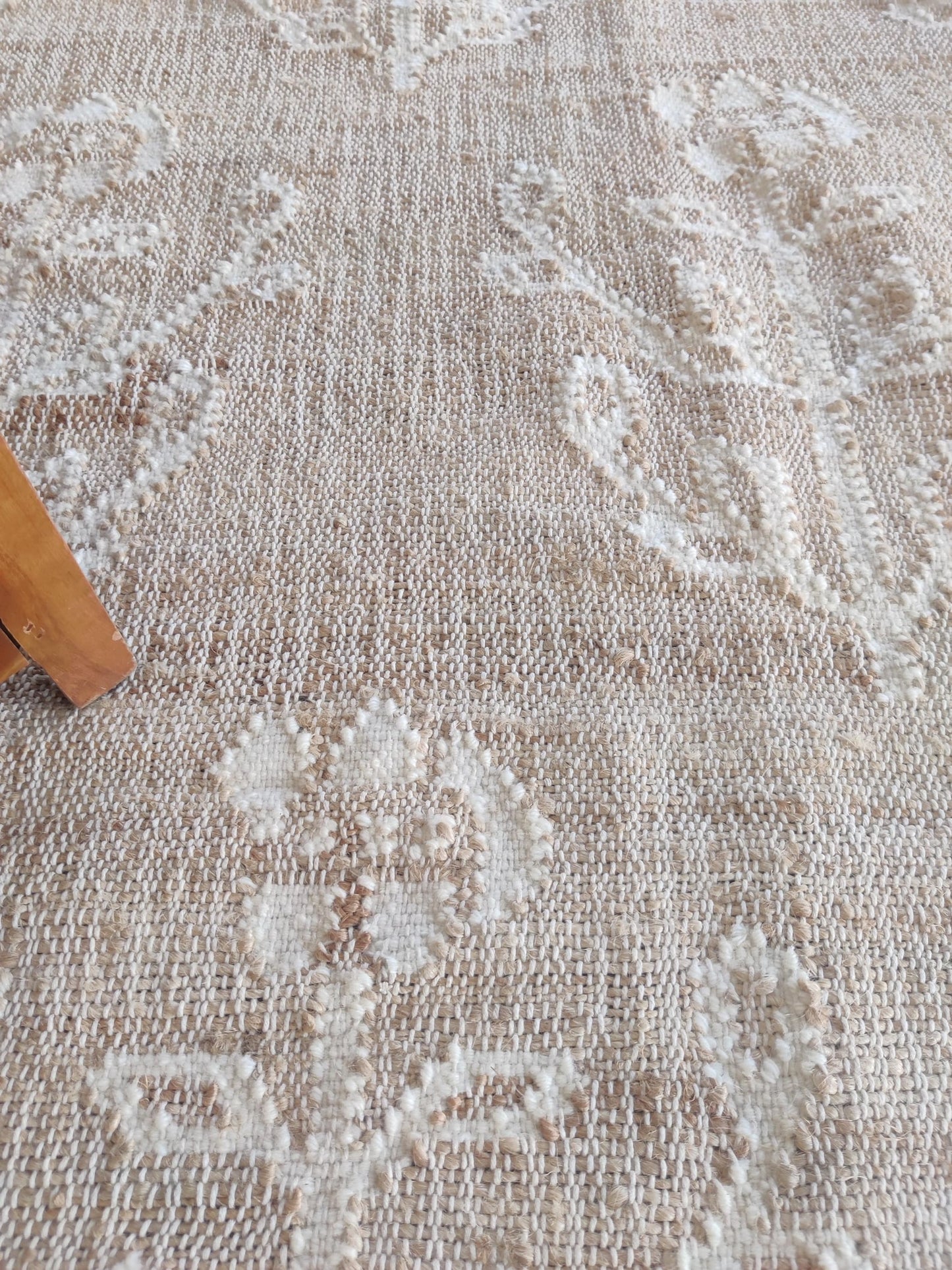 Handwoven Floral Medallion  Jute & Wool Rug