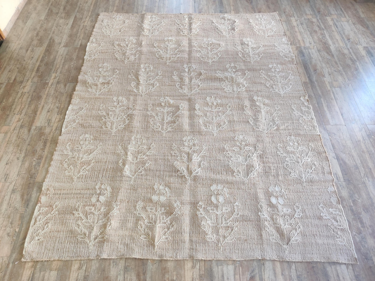 Handwoven Floral Medallion  Jute & Wool Rug