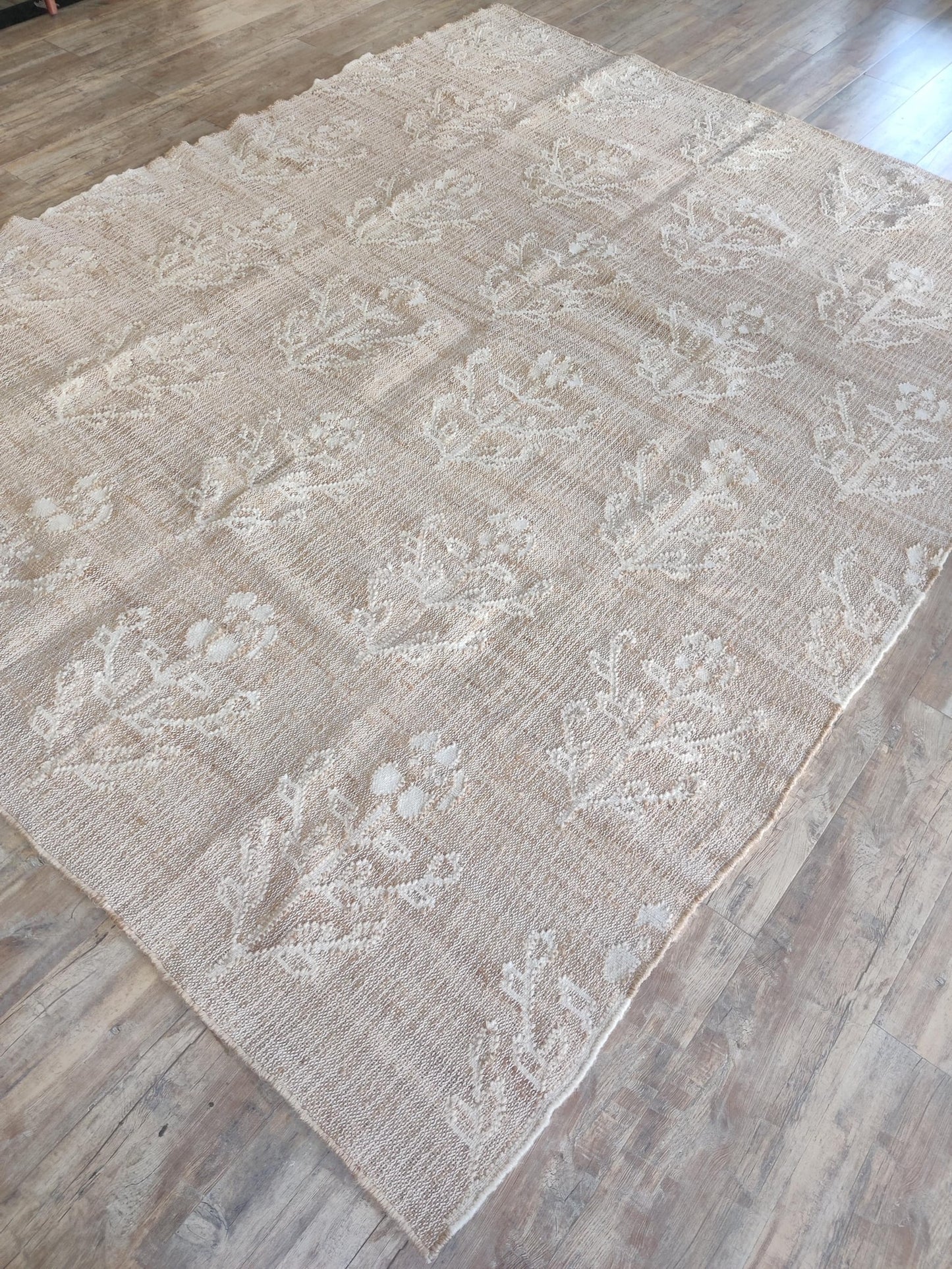 Handwoven Floral Medallion  Jute & Wool Rug