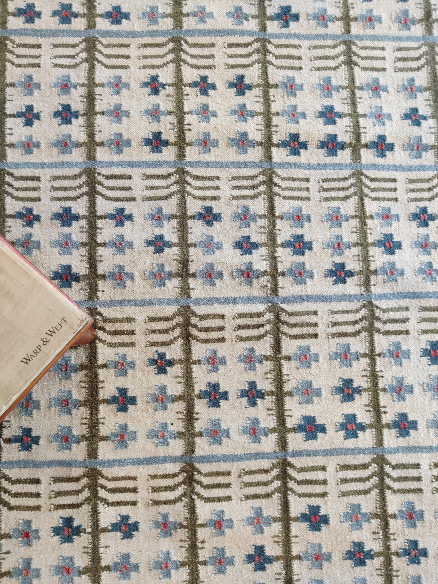 White Scandinavian Flatweave Kilim Style New Zealand Wool Area Rug for Bedroom and Living Room