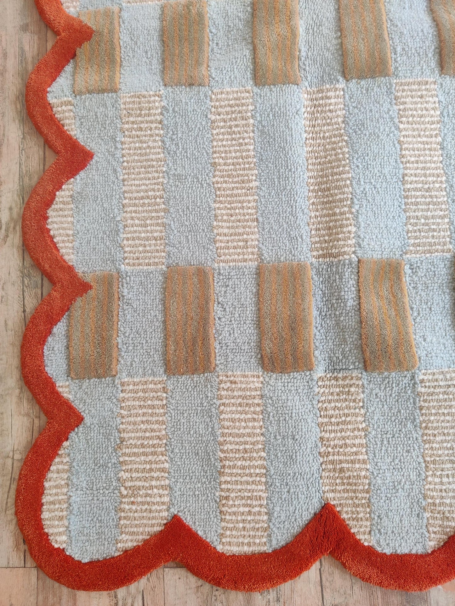 Scalloped Edge Modern Rug