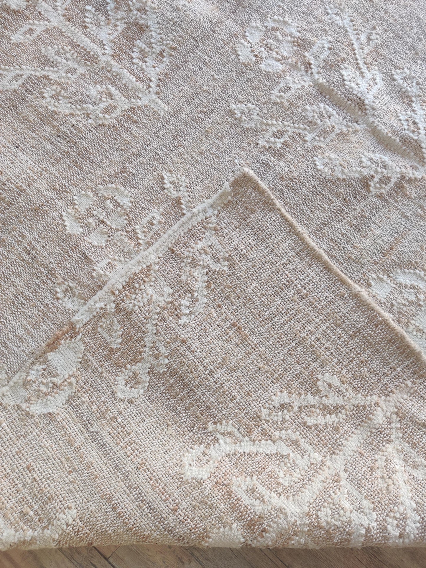Handwoven Floral Medallion  Jute & Wool Rug