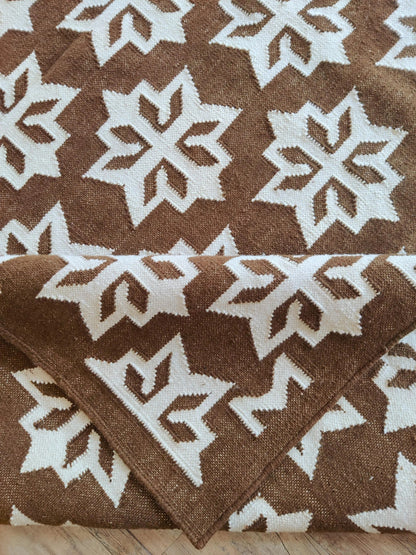 Chocolate Blossom Crest Geometric Starburst Motif Flatweave Area Rug