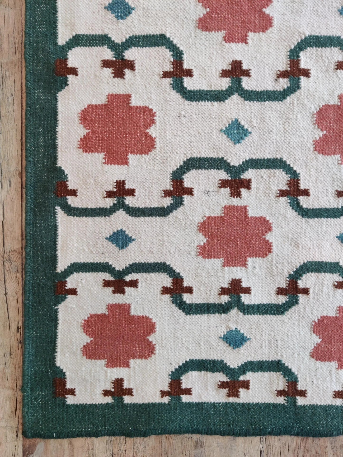 Emerald & Terracotta Clover Trellis Handwoven Symmetrical Floral Rug