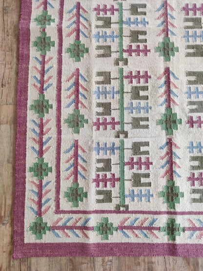 Mauve Meadow Traditional Indian Area Rug for Living Room