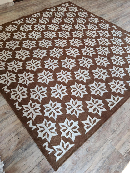 Chocolate Blossom Crest Geometric Starburst Motif Flatweave Area Rug