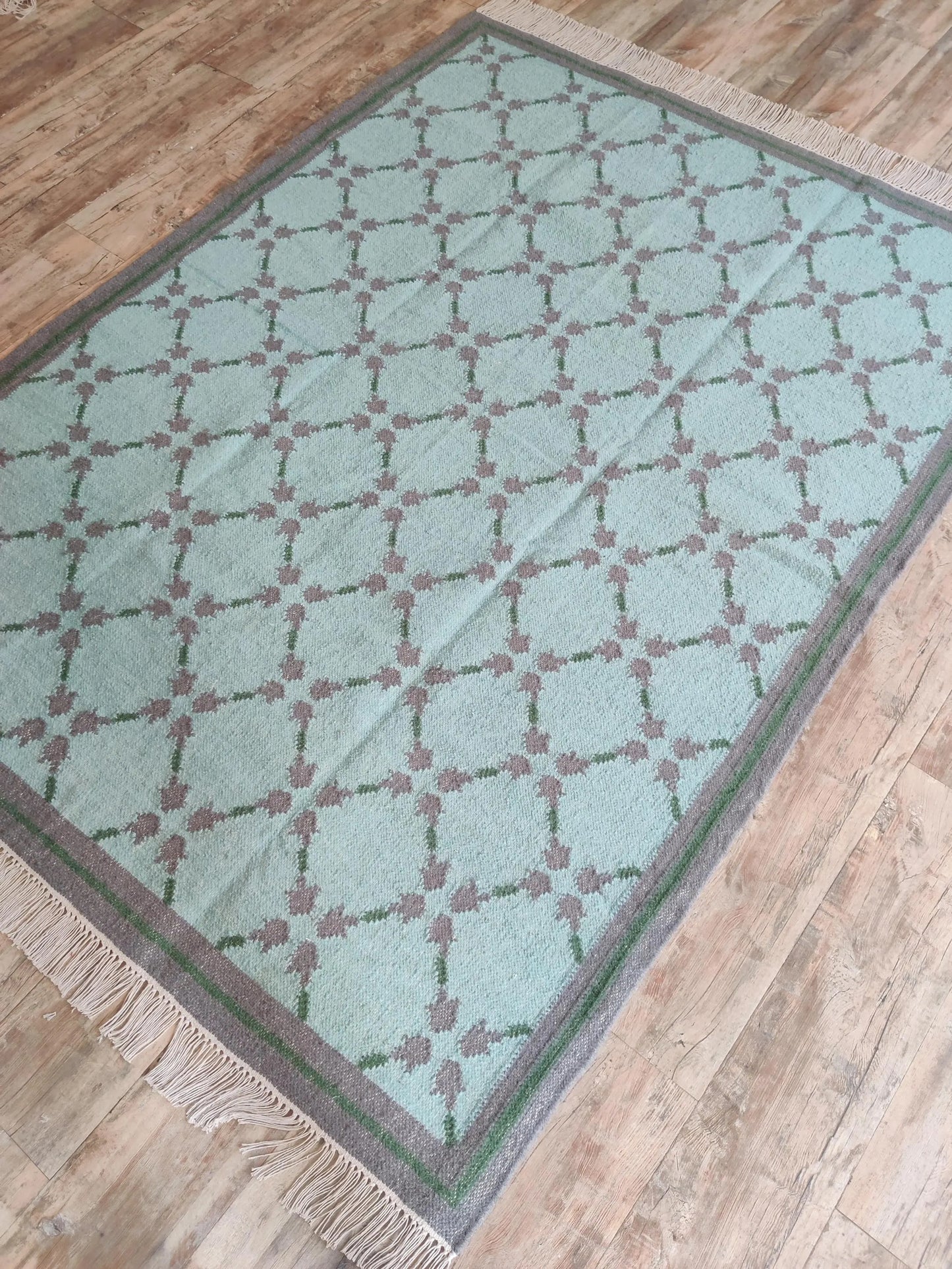 Mint Quartz Lattice Handwoven Symmetrical Grid Rug