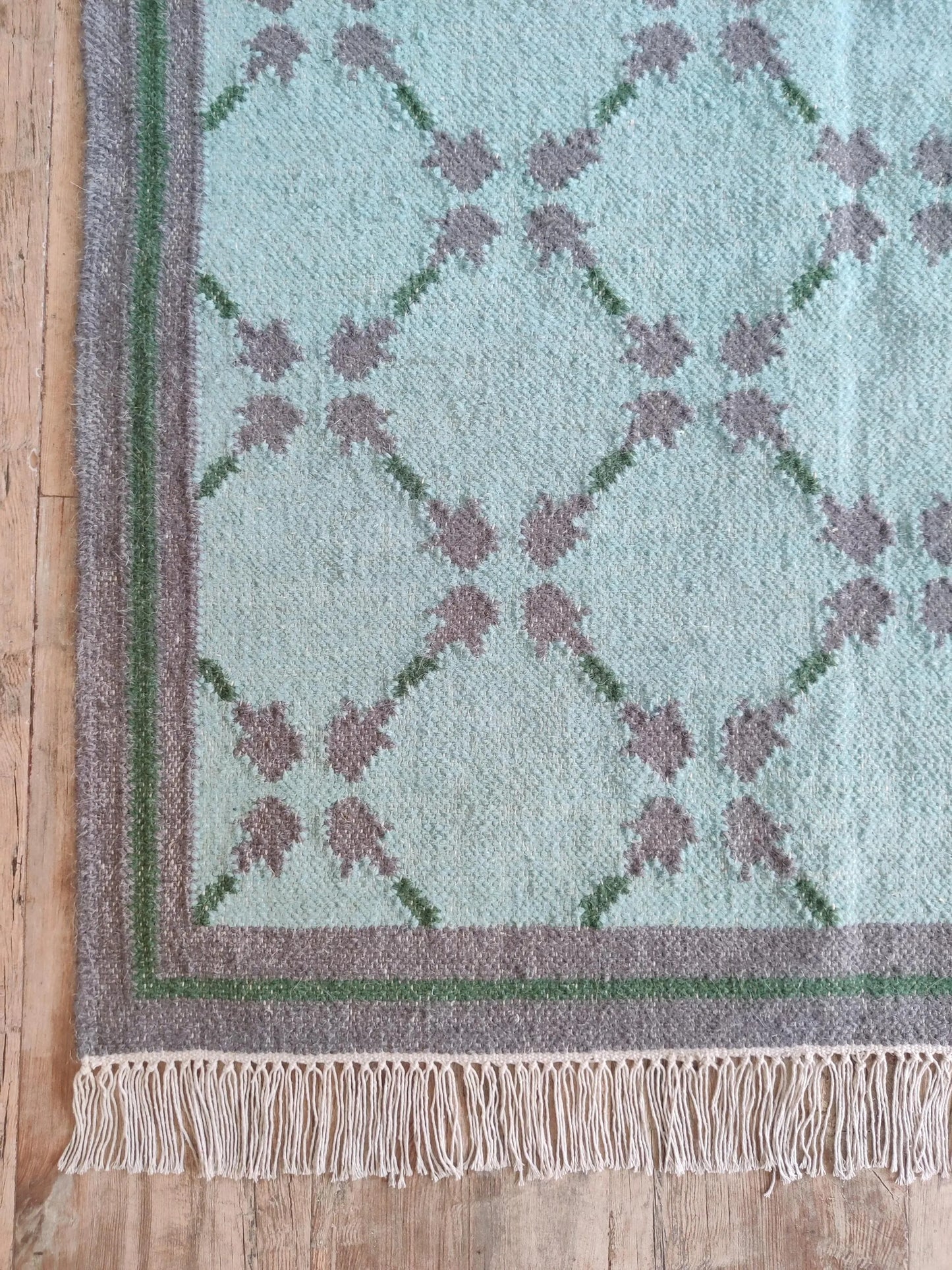 Mint Quartz Lattice Handwoven Symmetrical Grid Rug