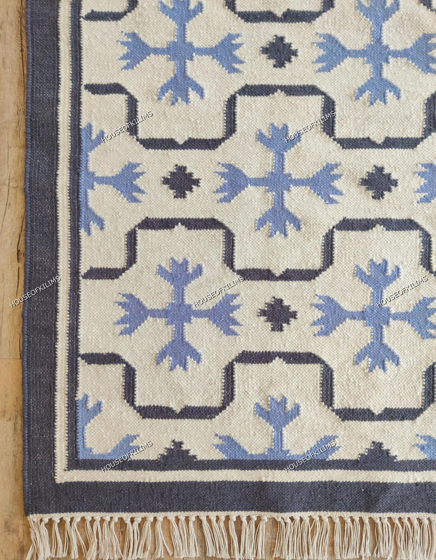 Periwinkle Lattice Crest Abstract Snowflake Motif Flatweave rug