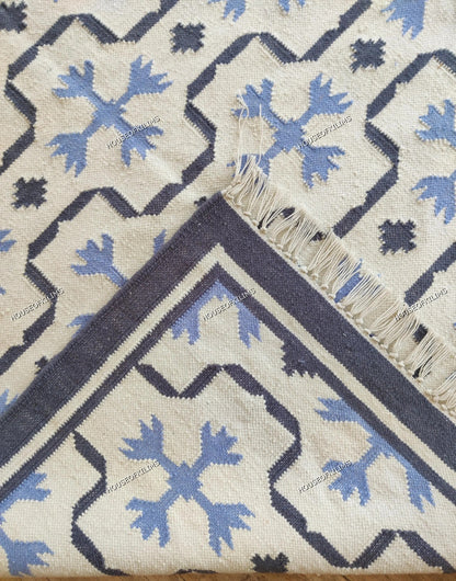 Periwinkle Lattice Crest Abstract Snowflake Motif Flatweave rug