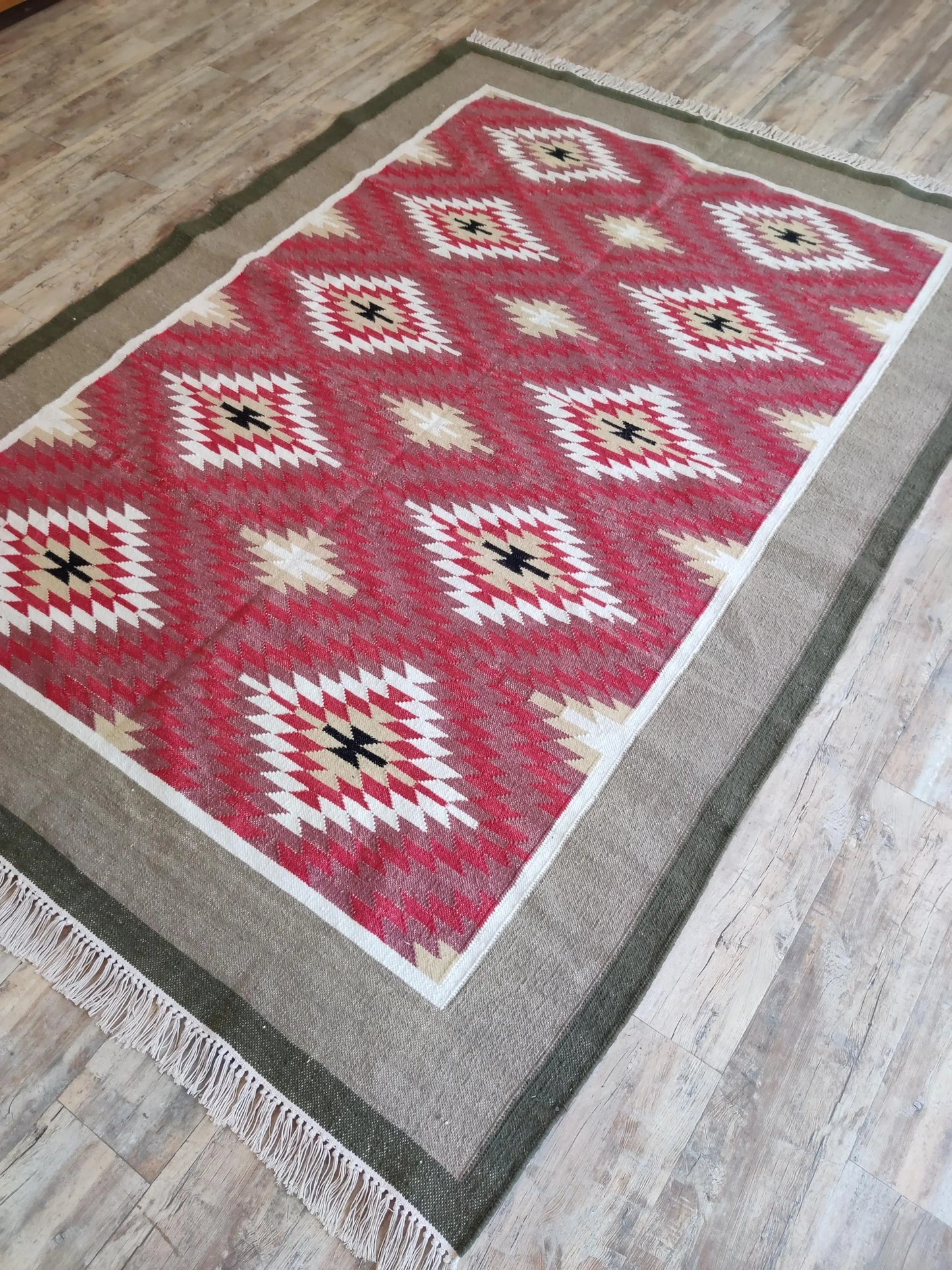 Crimson Taupe Heritage Chevron Diamond Motif Flatweave Accent Carpet