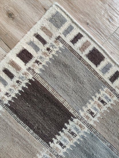 Earthy Checkered Horizon Living Room Decor rug