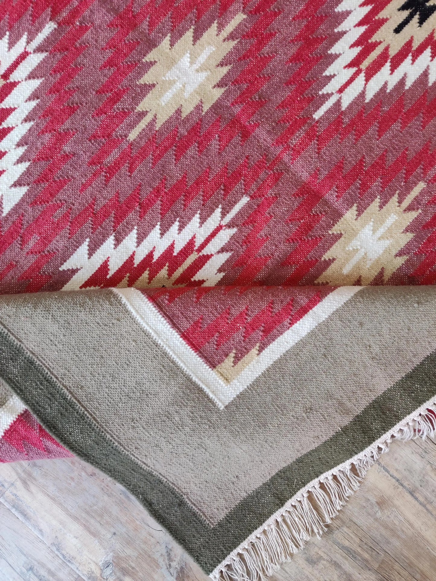 Crimson Taupe Heritage Chevron Diamond Motif Flatweave Accent Carpet