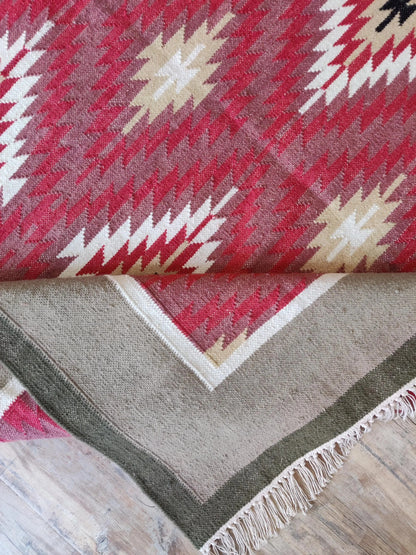 Crimson Taupe Heritage Chevron Diamond Motif Flatweave Accent Carpet