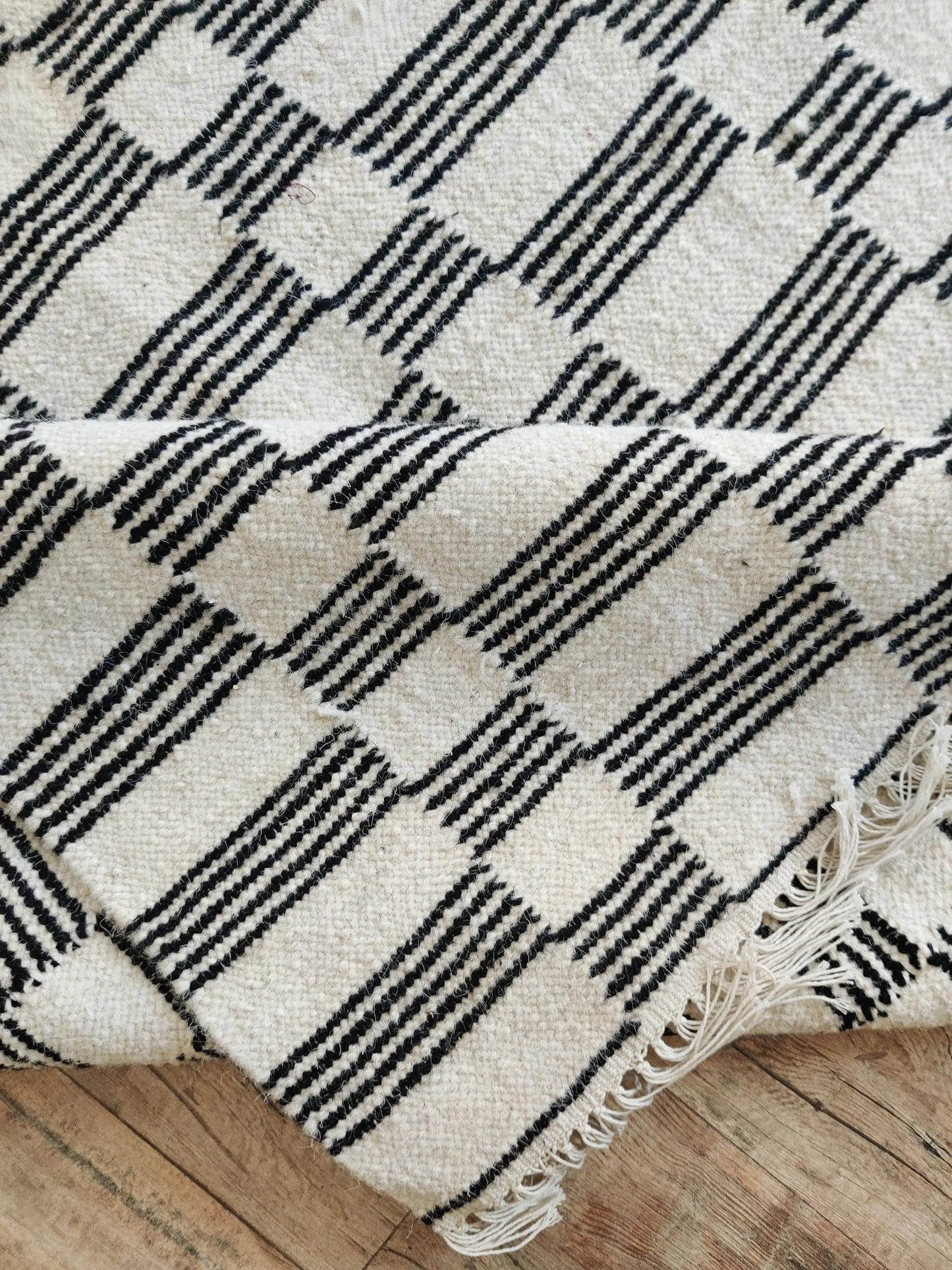 Handwoven Monochrome Modern Stripe Pattern Dhurrie