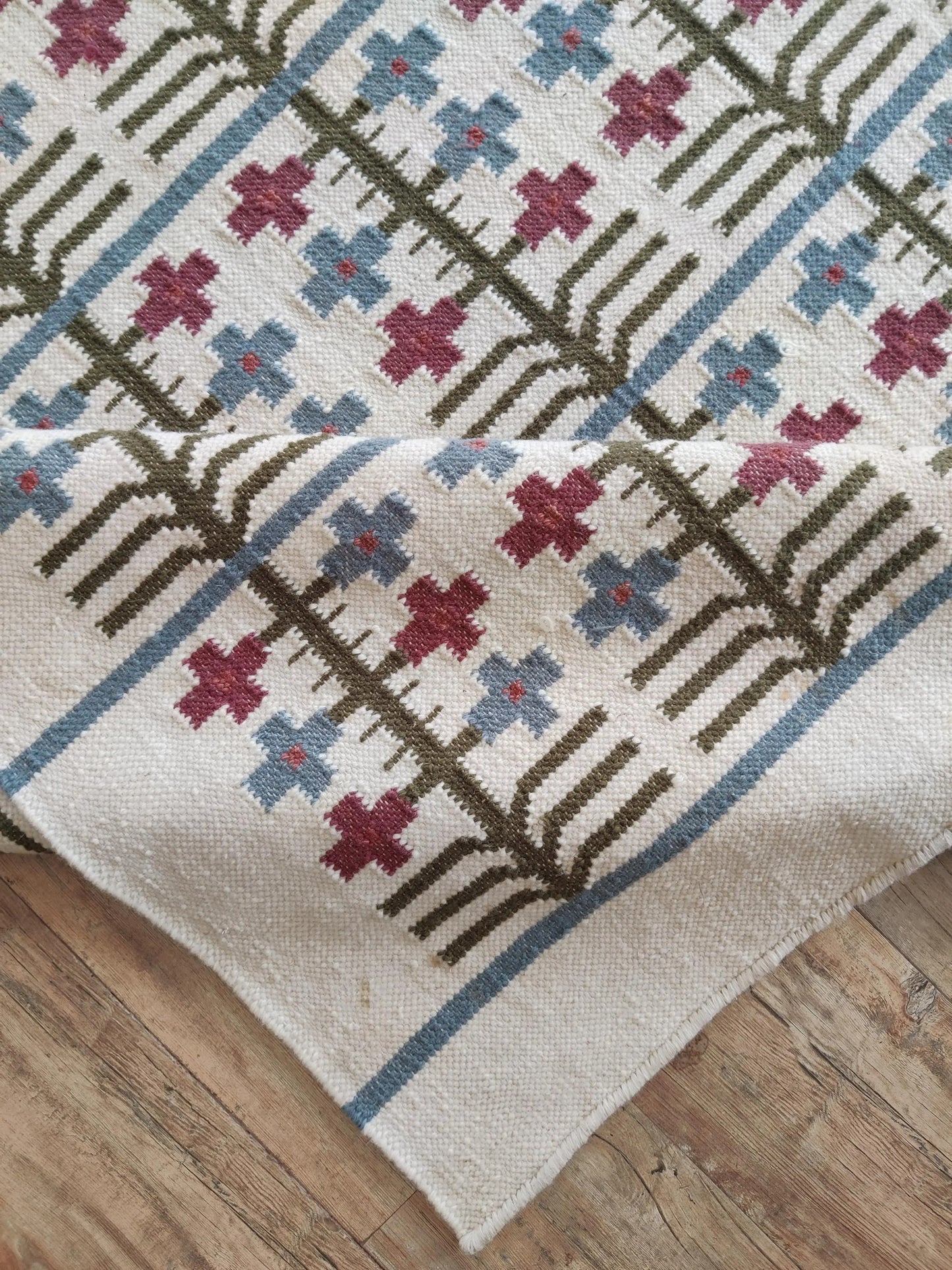 Traditional Block Motif Vintage Cross Motif Flatweave Area Rug