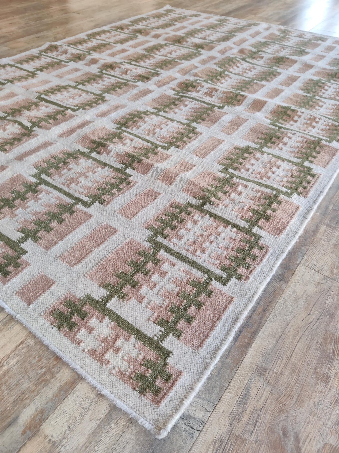 Sage & Earth Stairway Vertical Grid Pattern Area Rug
