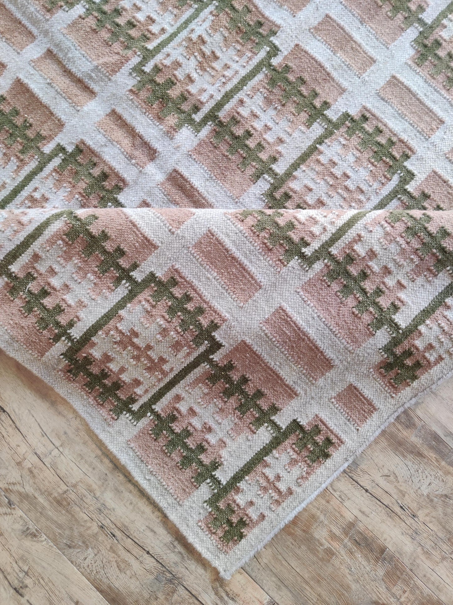 Sage & Earth Stairway Vertical Grid Pattern Area Rug