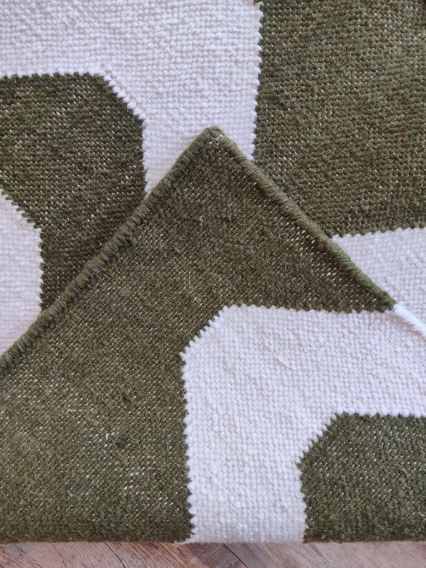 Handwoven Green & Ivory Zigzag Wool Flatweave Runner