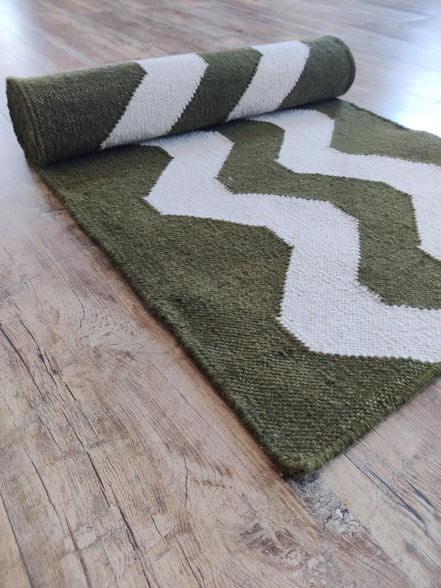 Handwoven Green & Ivory Zigzag Wool Flatweave Runner