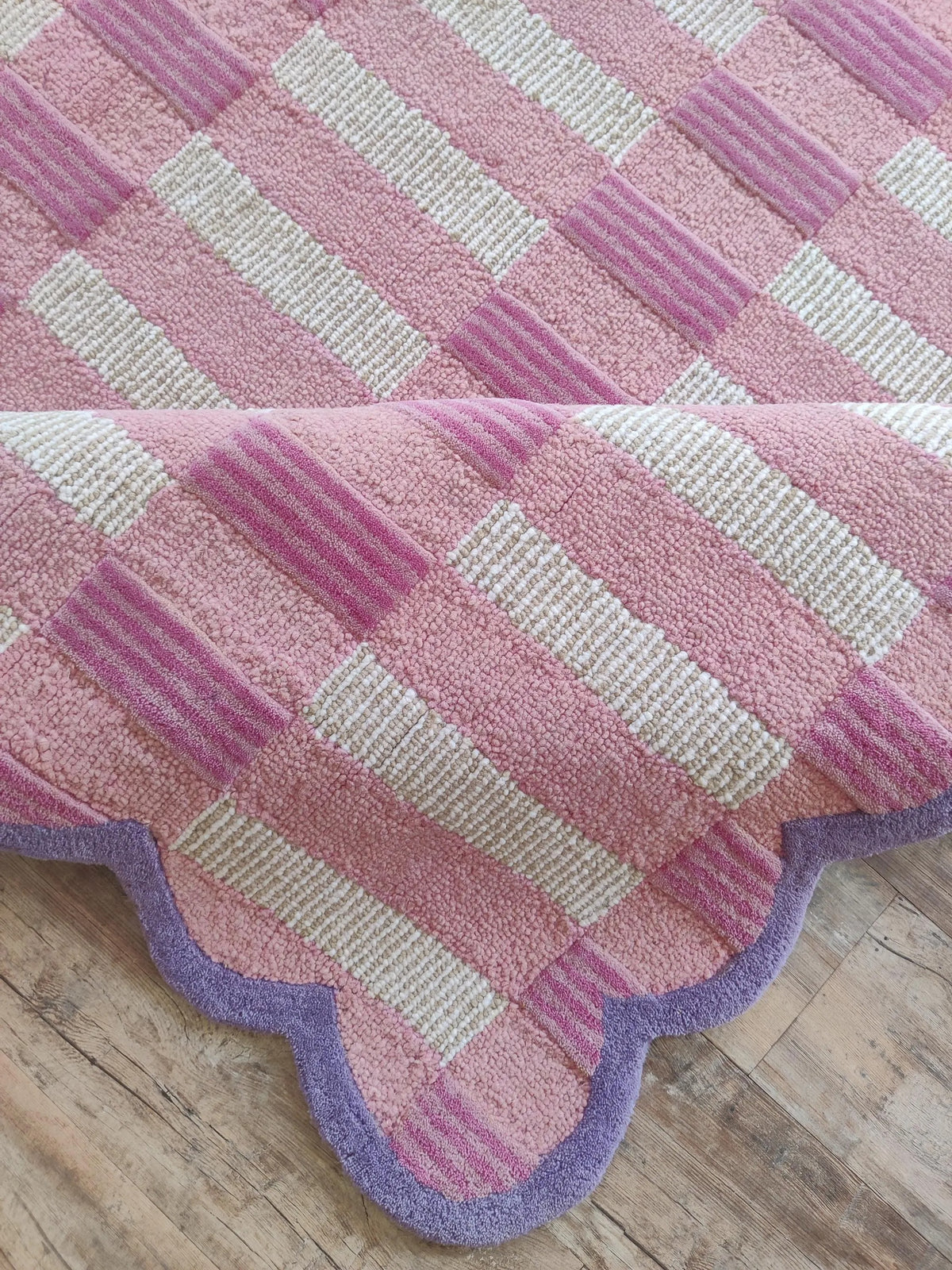 Pink Scalloped Hand-Tufted Rug, Modern Wool Area Carpet, Checkerboard Tufted Rug