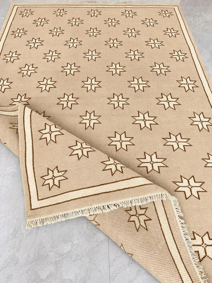 Minimalist Camel & Cream Starburst Pattern Carpet