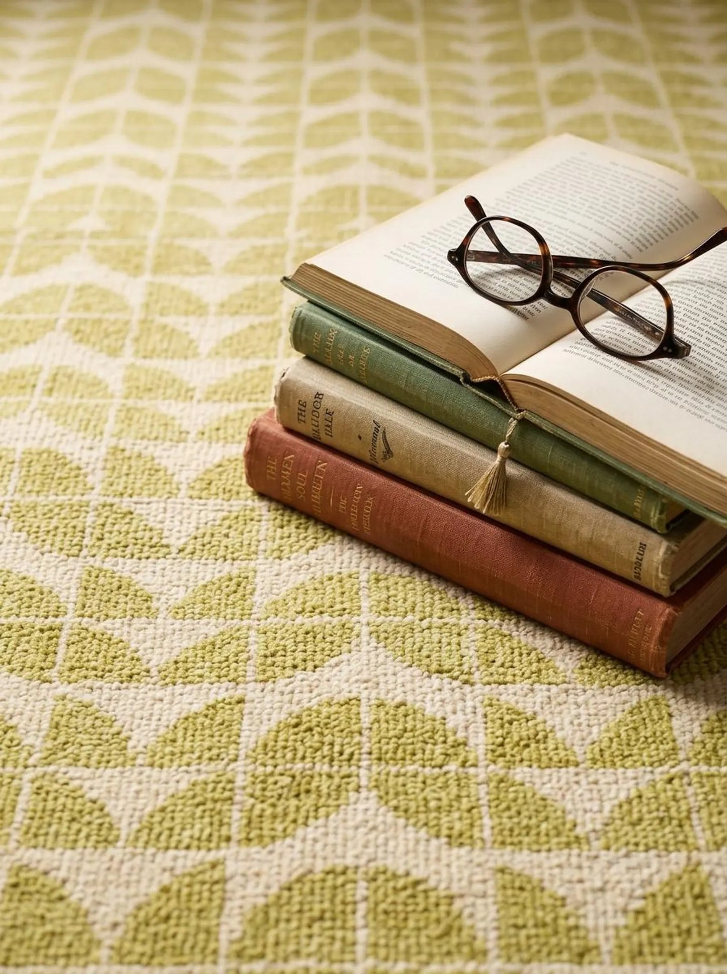 Modern Cream Leaf Pattern Hand Knotted Wool Oushak Rug
