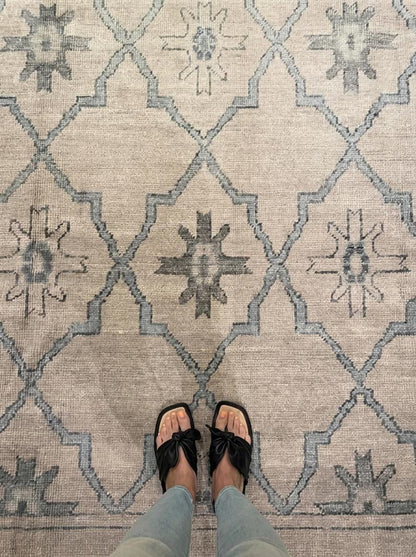 Neutral Diamond Lattice Hand Knotted Rug