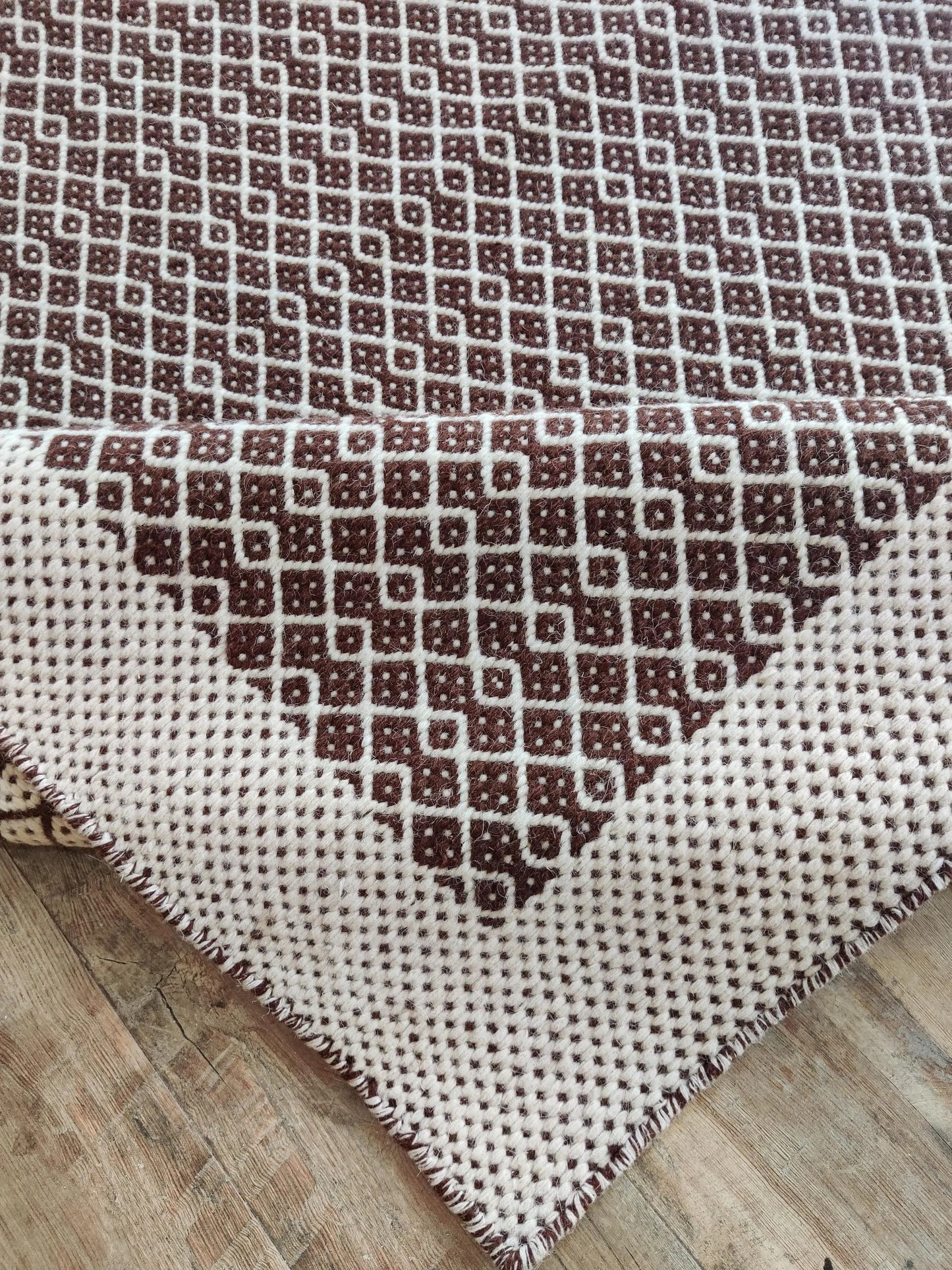 Rustic Grainy Design Handmade Wool Handloom Rug