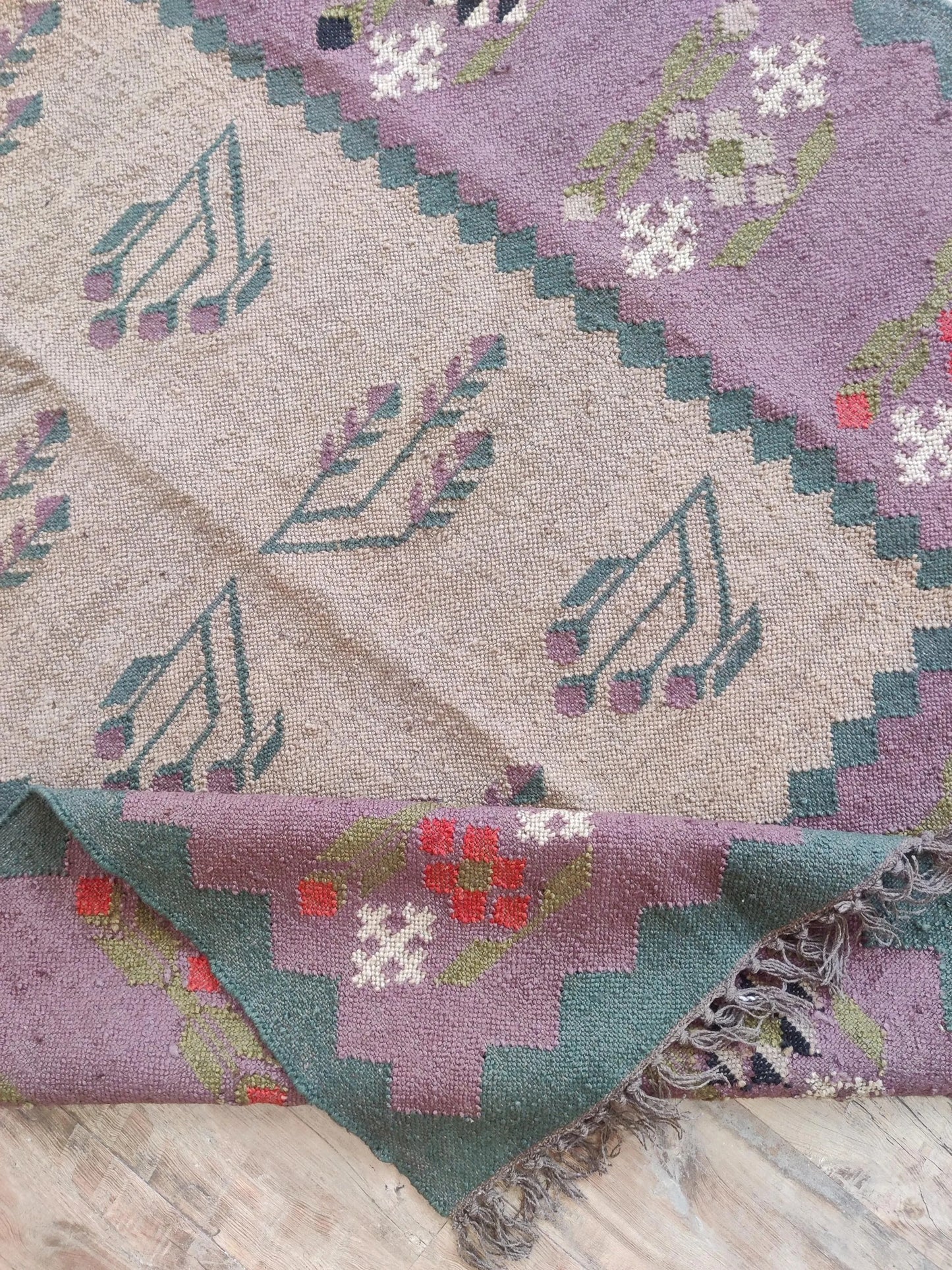 Lavender Meadow Antique Style Floral Kilim rug