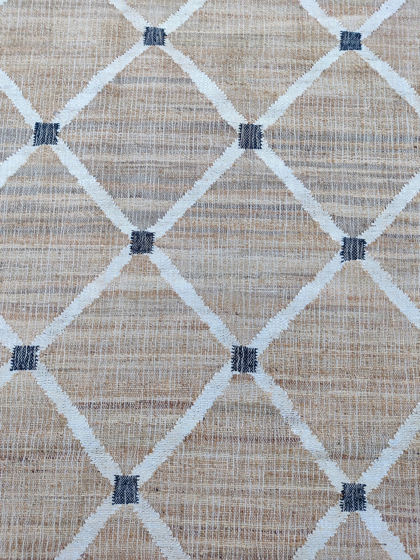Diamond Trellis Cotton Jute Rug - Hand-Woven Natural Fiber Dhurrie