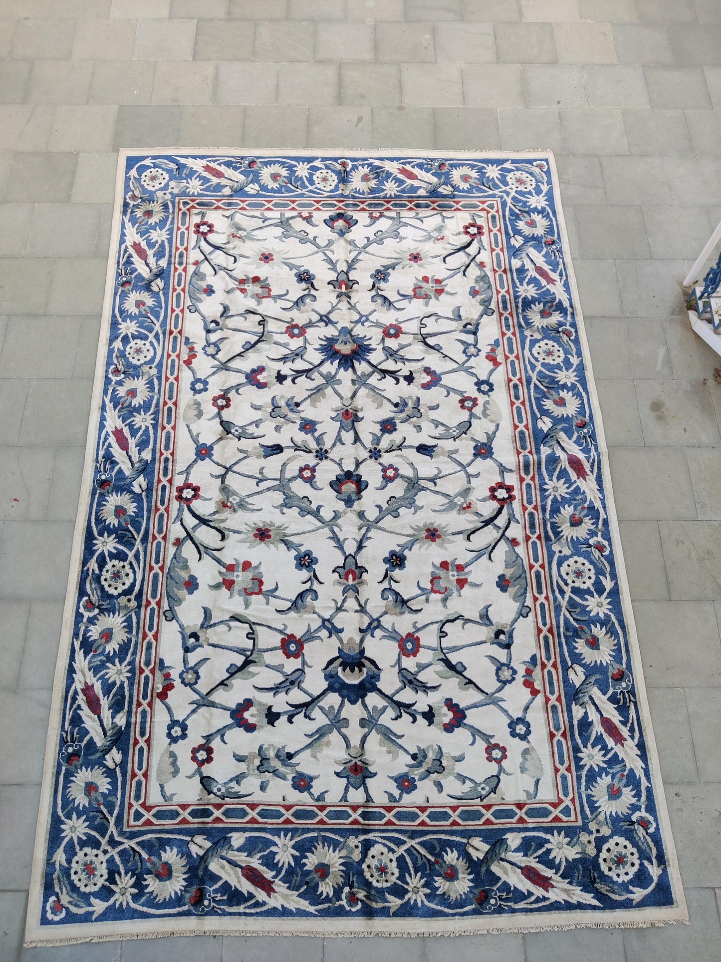 Iznik-style floral Symmetric Botanical Hand-Knotted Transitional Rug