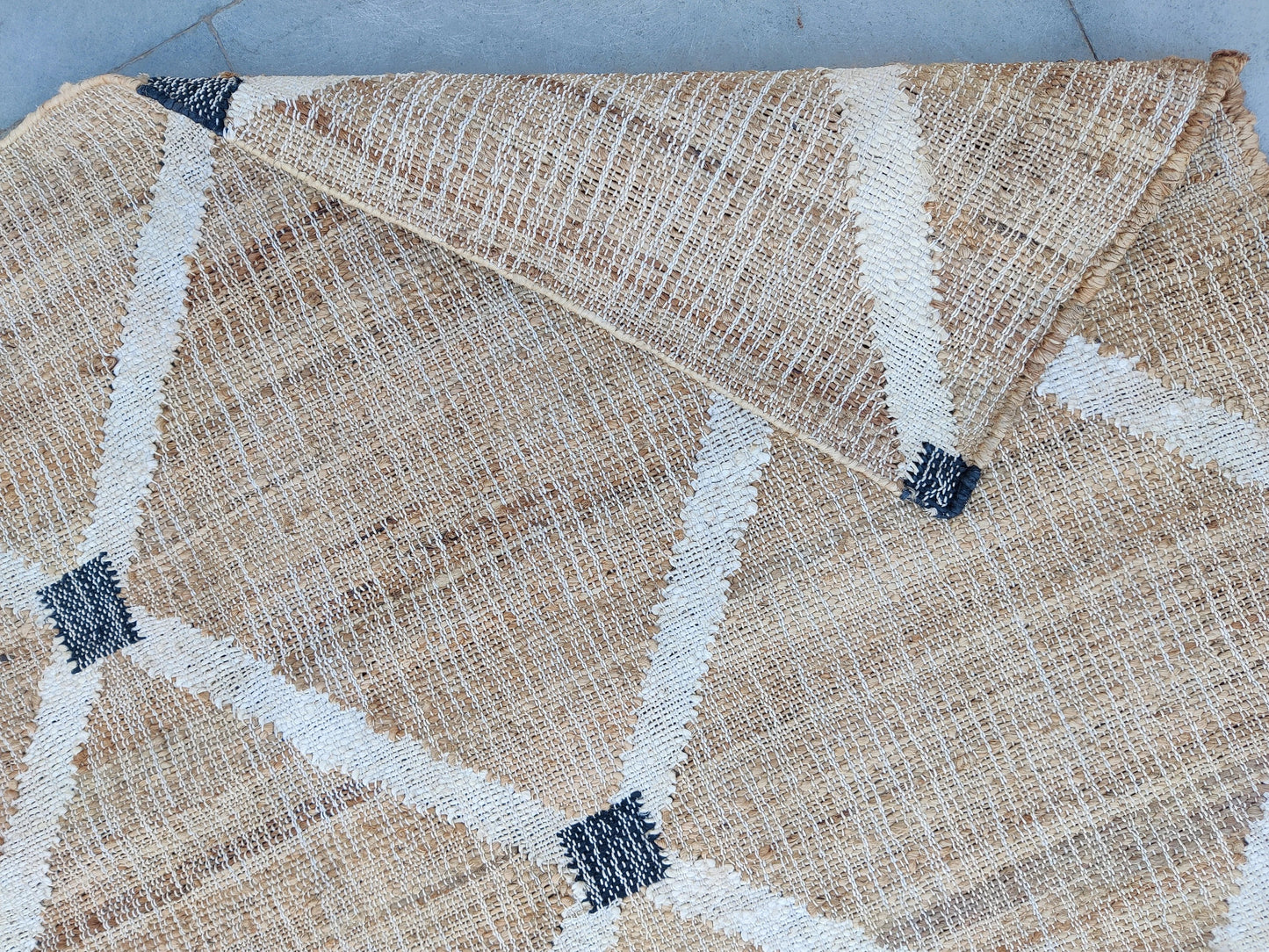 Diamond Trellis Cotton Jute Rug - Hand-Woven Natural Fiber Dhurrie