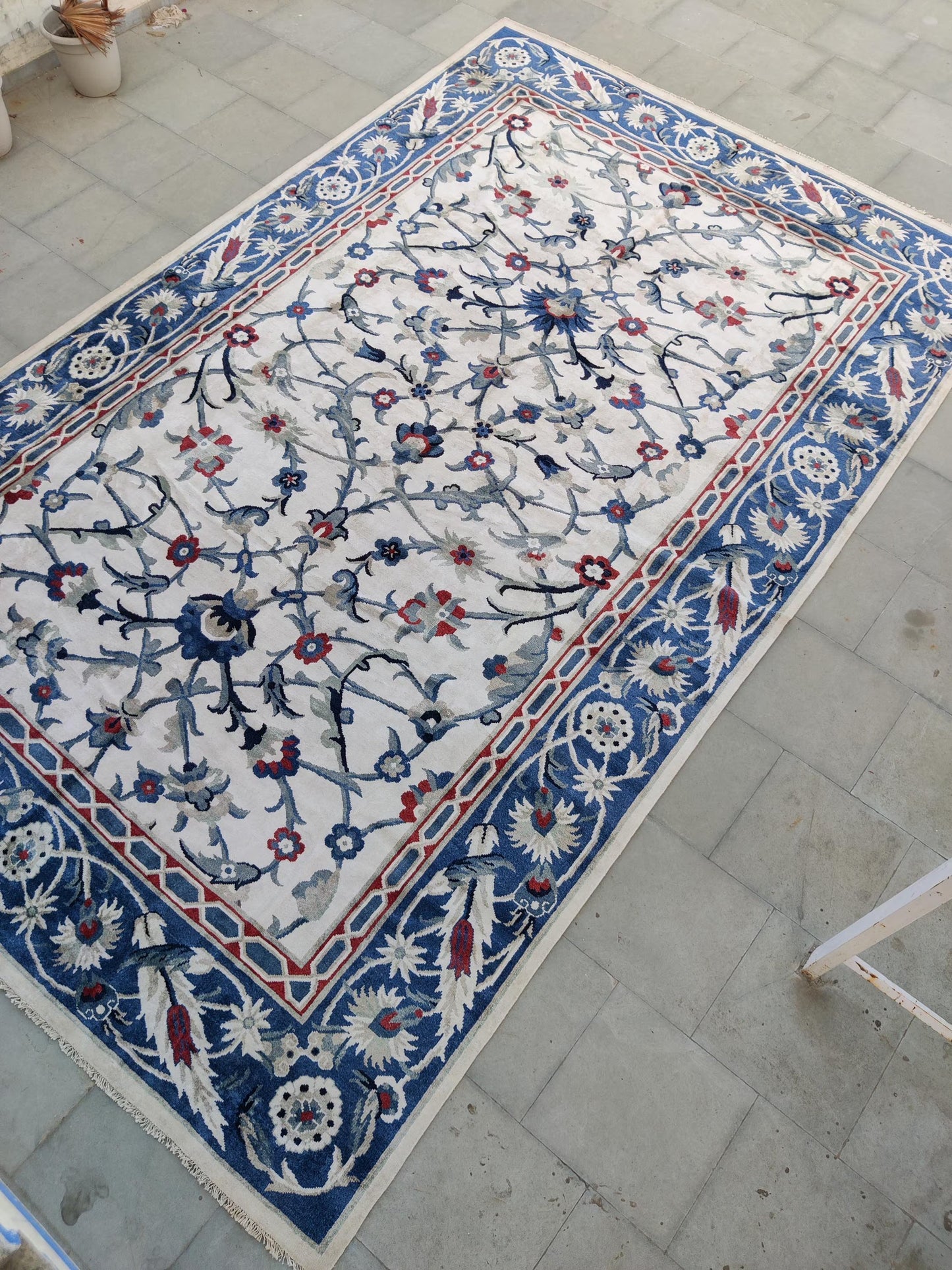 Iznik-style floral Symmetric Botanical Hand-Knotted Transitional Rug