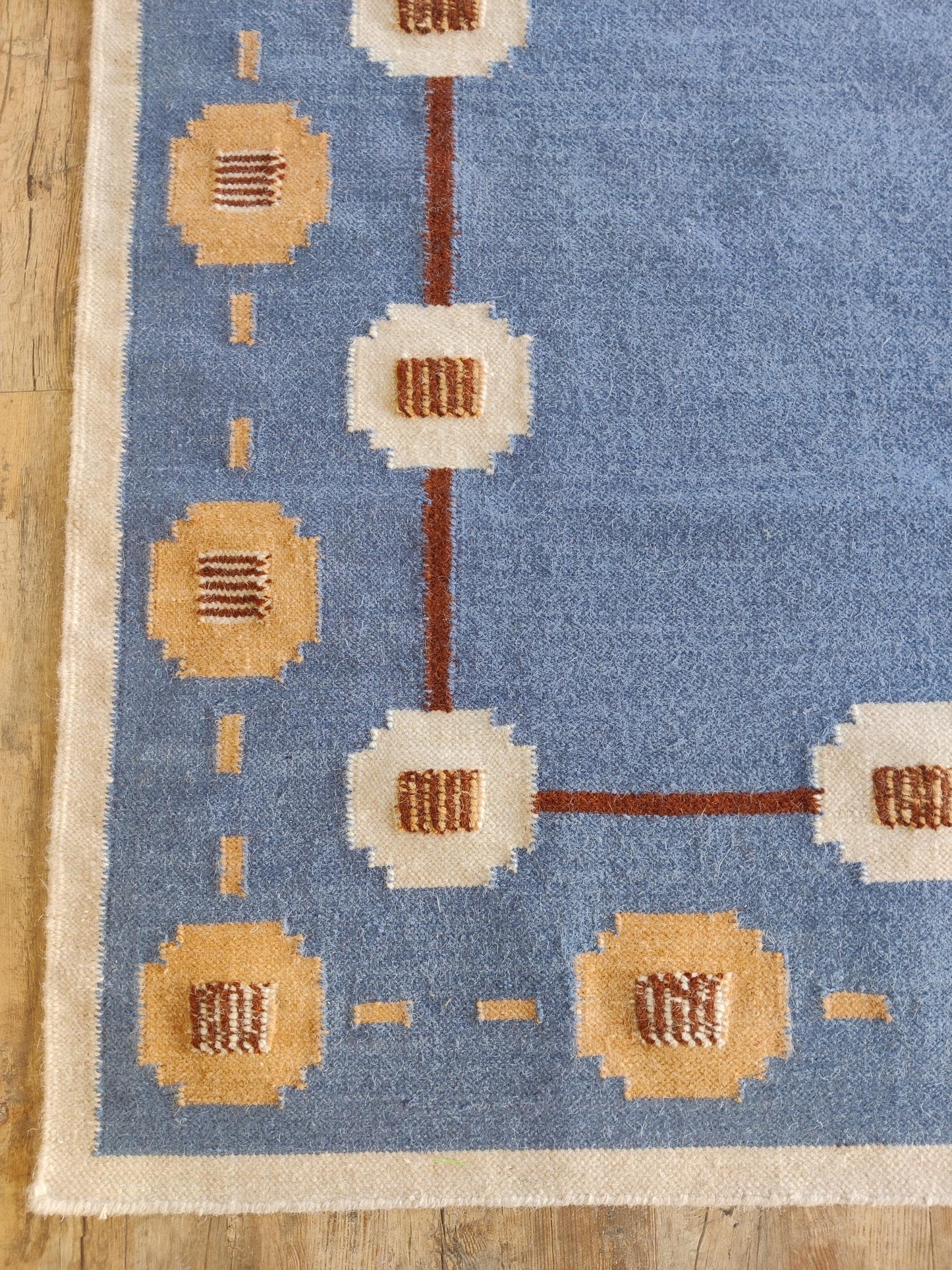 Cornflower Medallion Frame Tan Gold & Ivory Cotton Wool Dhurrie