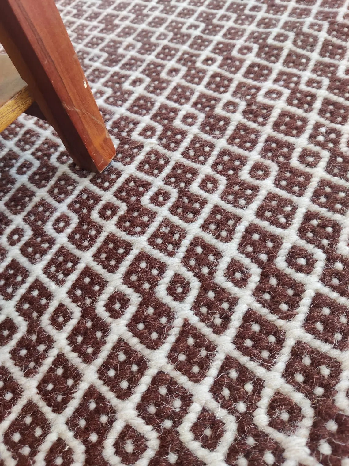 Rustic Grainy Design Handmade Wool Handloom Rug