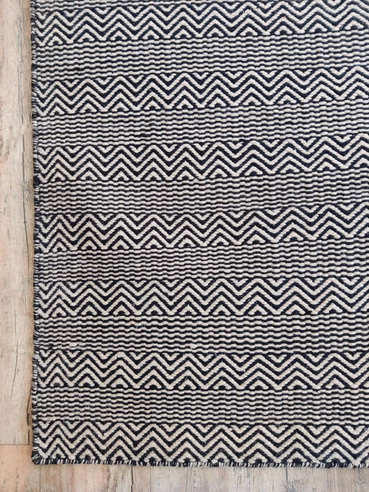 Onyx Zigzag Modern Geometric Handloom Carpet
