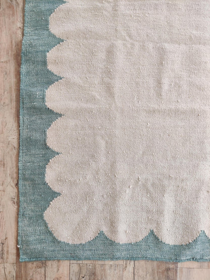 Seafoam Scallop Frame Scalloped Border Flatweave Area Rug